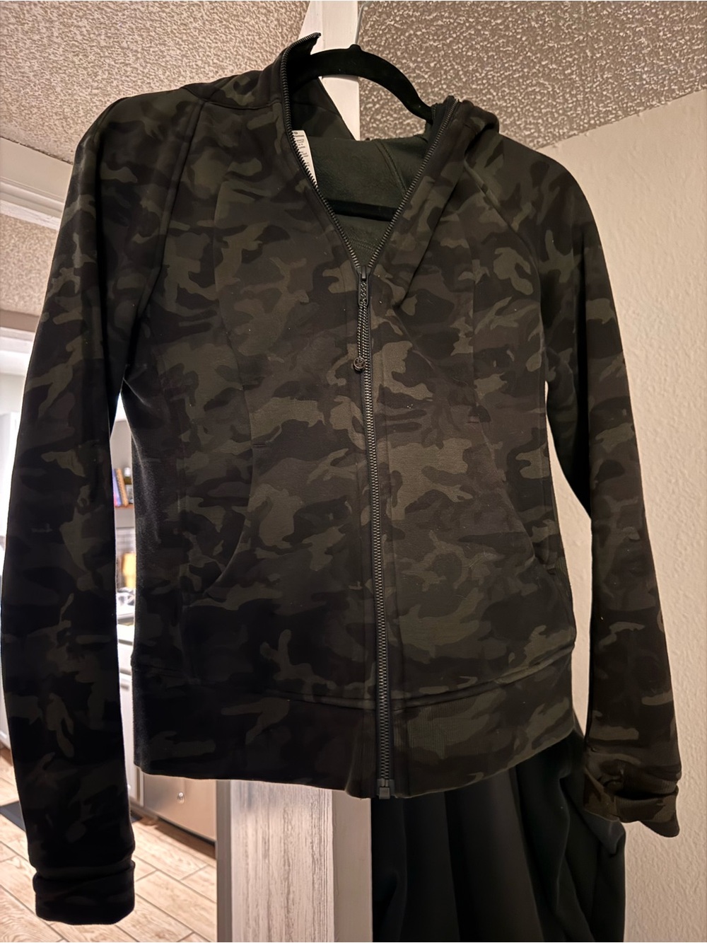 lululemon athletica Dark Green & Black Camo Full-Zip Hoodie